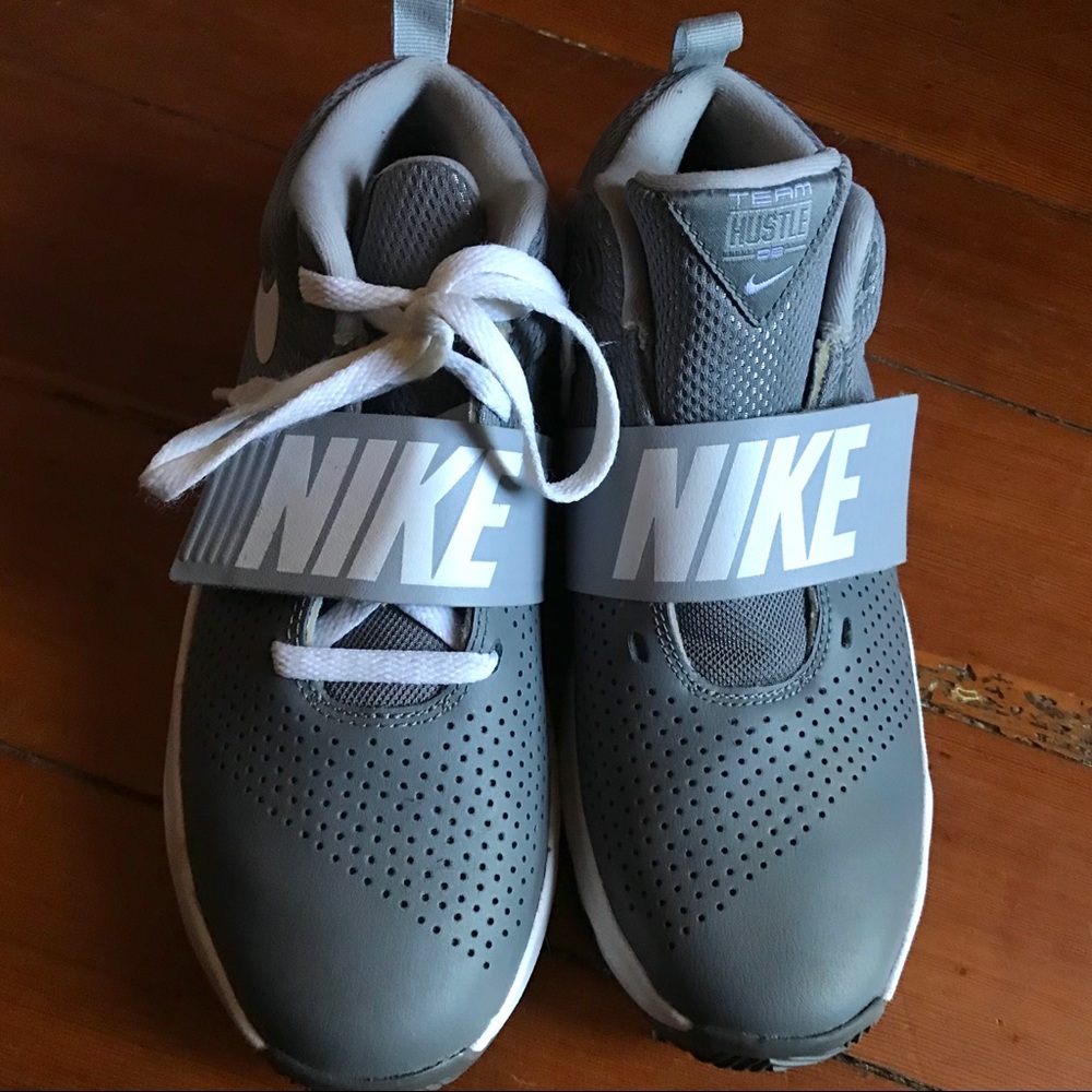 👟🏀NIKE Team Hustle Shoes